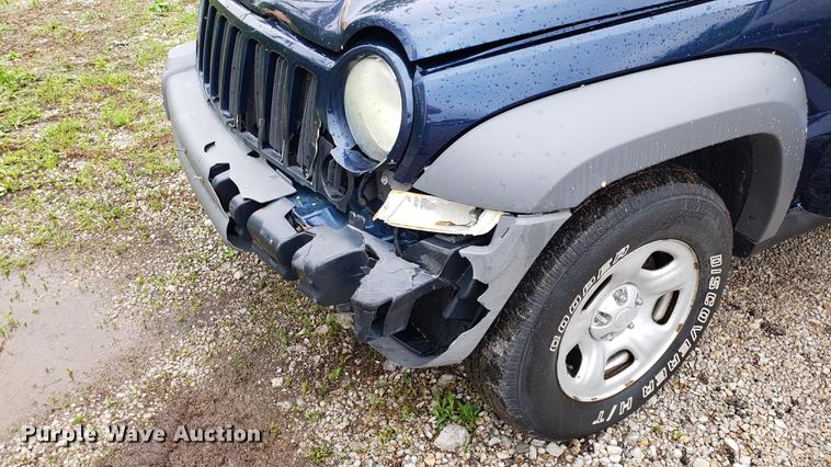 image for item EN9907 2005 Jeep Liberty SUV