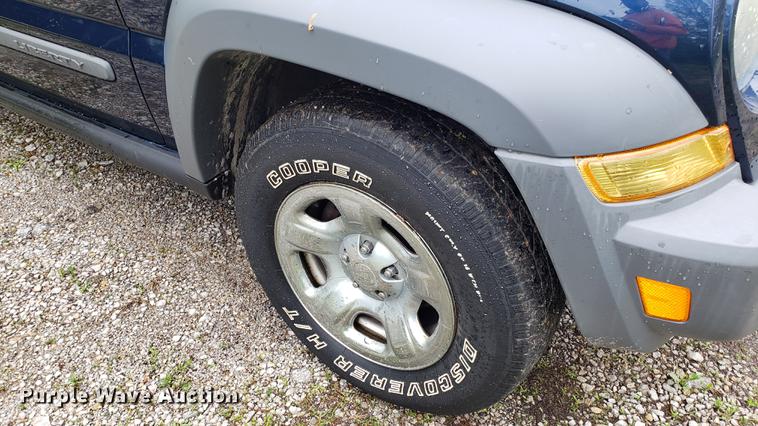 image for item EN9907 2005 Jeep Liberty SUV