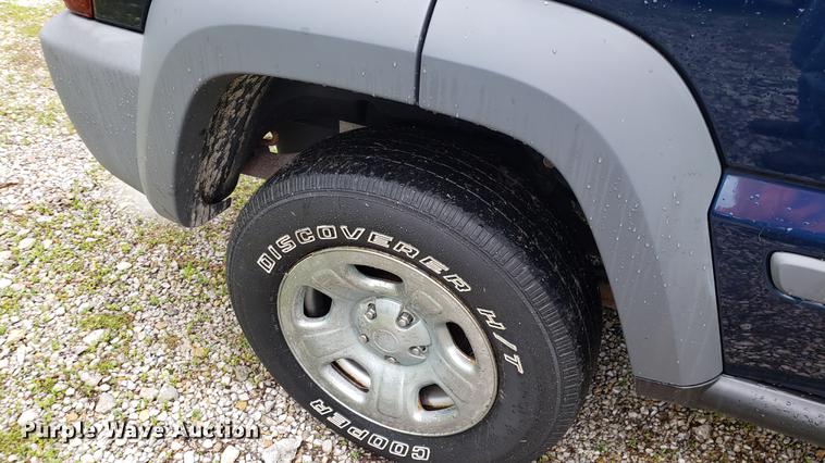 image for item EN9907 2005 Jeep Liberty SUV