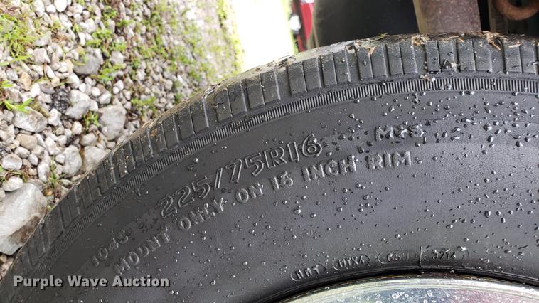 image for item EN9907 2005 Jeep Liberty SUV