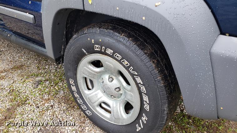 image for item EN9907 2005 Jeep Liberty SUV