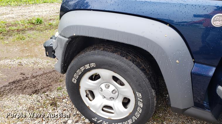 image for item EN9907 2005 Jeep Liberty SUV