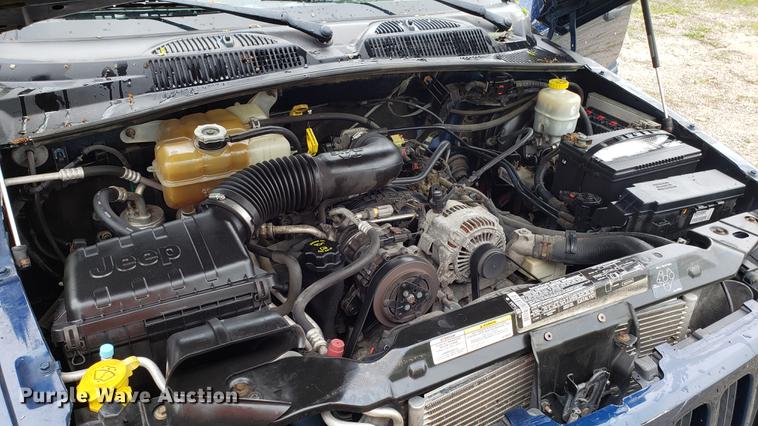 image for item EN9907 2005 Jeep Liberty SUV