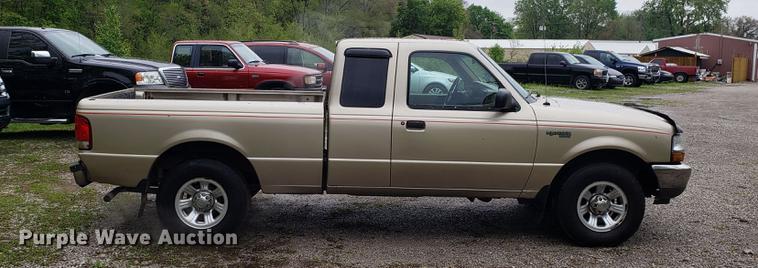 image for item EN9908 2000 Ford Ranger SuperCab pickup truck