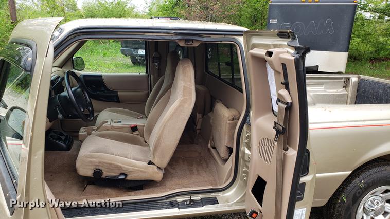 image for item EN9908 2000 Ford Ranger SuperCab pickup truck