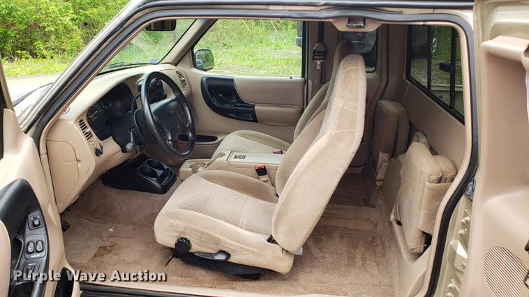 image for item EN9908 2000 Ford Ranger SuperCab pickup truck