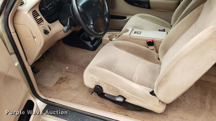 image for item EN9908 2000 Ford Ranger SuperCab pickup truck