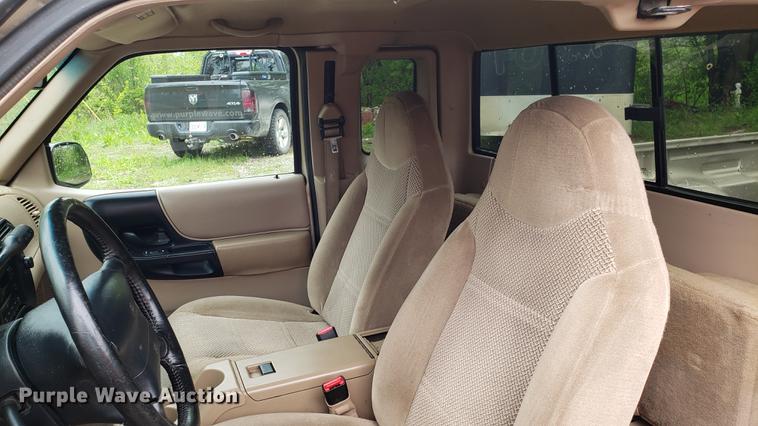 image for item EN9908 2000 Ford Ranger SuperCab pickup truck