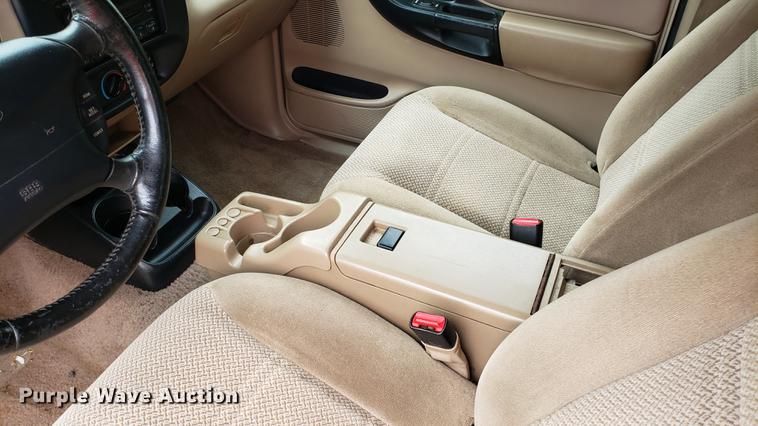 image for item EN9908 2000 Ford Ranger SuperCab pickup truck