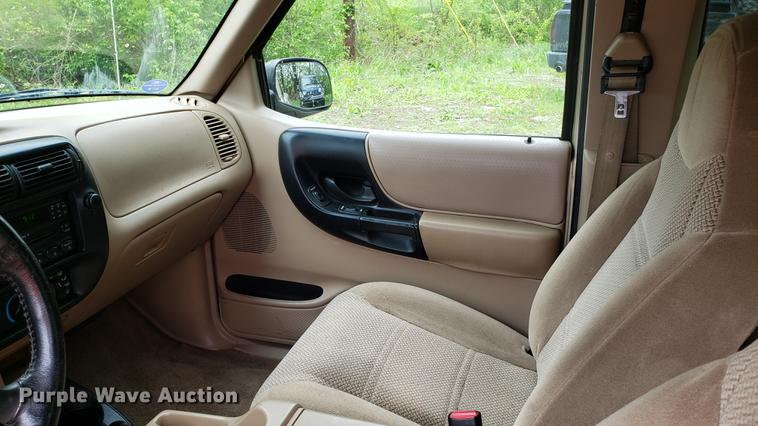 image for item EN9908 2000 Ford Ranger SuperCab pickup truck