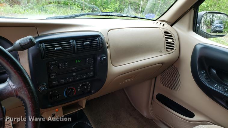 image for item EN9908 2000 Ford Ranger SuperCab pickup truck