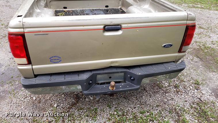 image for item EN9908 2000 Ford Ranger SuperCab pickup truck