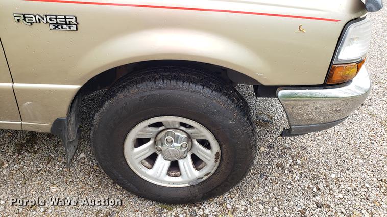 image for item EN9908 2000 Ford Ranger SuperCab pickup truck