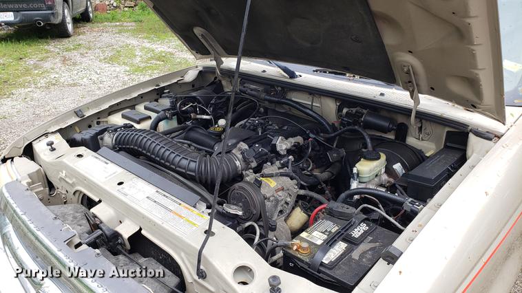 image for item EN9908 2000 Ford Ranger SuperCab pickup truck