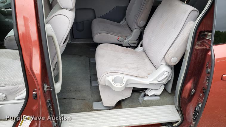 image for item EN9912 2005 Nissan Quest van