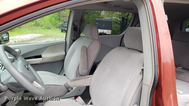 image for item EN9912 2005 Nissan Quest van