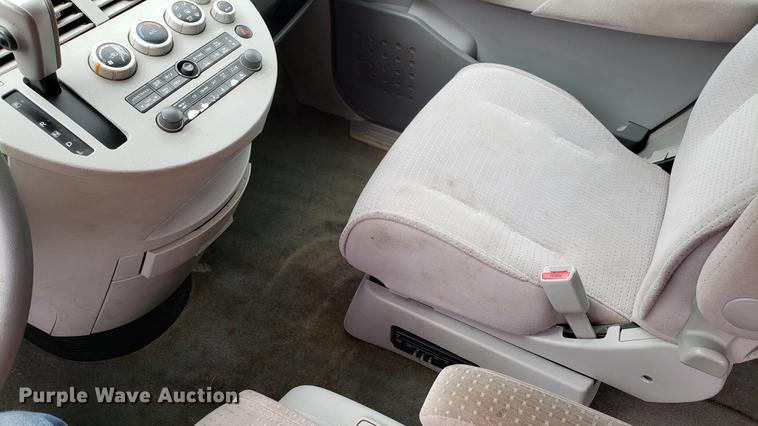 image for item EN9912 2005 Nissan Quest van