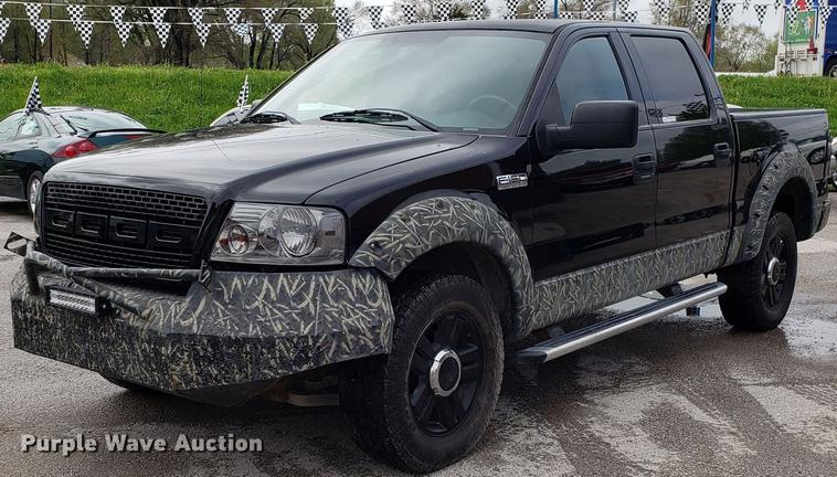 image for item EN9914 2004 Ford F150 SuperCrew pickup truck