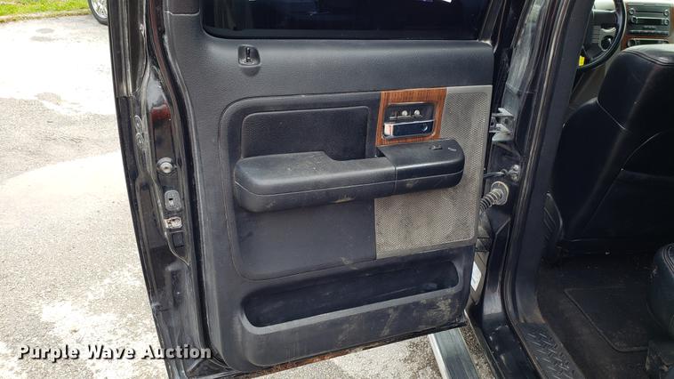 image for item EN9914 2004 Ford F150 SuperCrew pickup truck