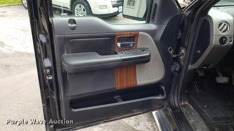 image for item EN9914 2004 Ford F150 SuperCrew pickup truck