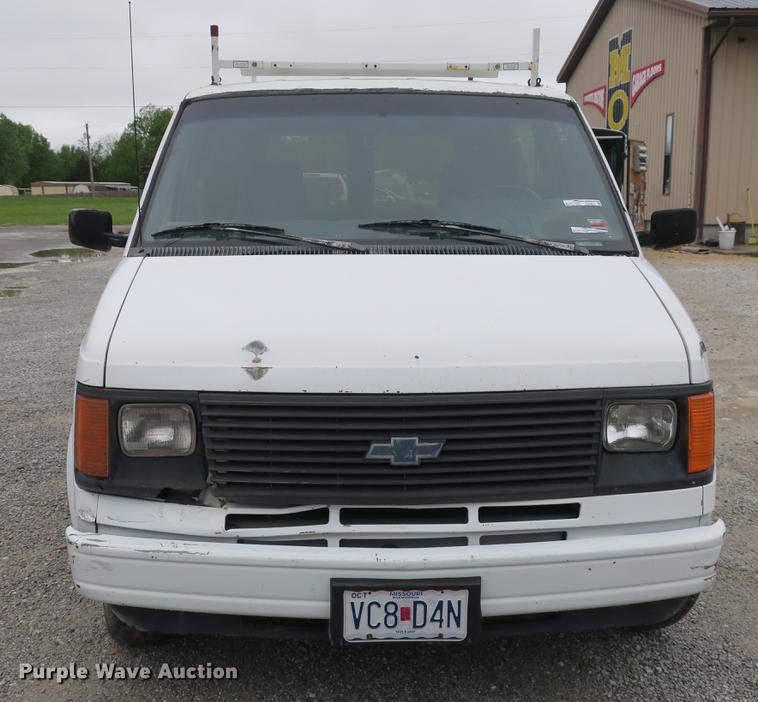 image for item EO9481 1990 Chevrolet Astro van
