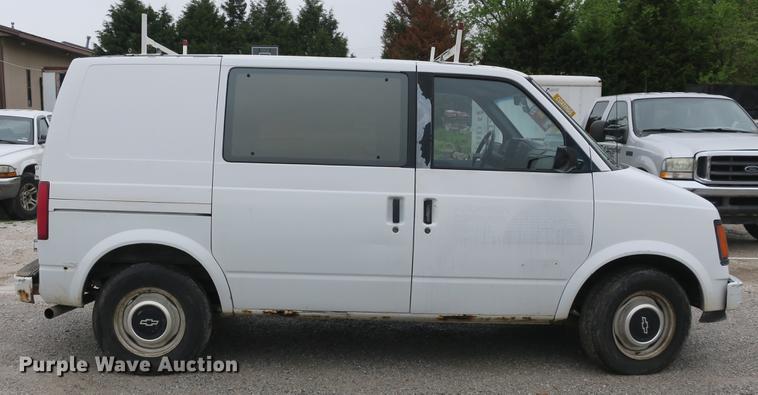 image for item EO9481 1990 Chevrolet Astro van