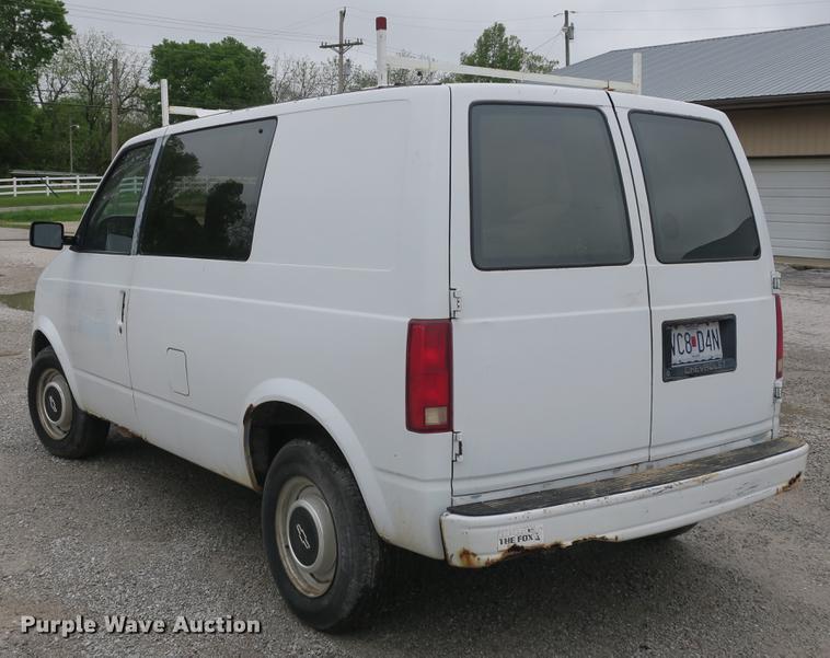 image for item EO9481 1990 Chevrolet Astro van