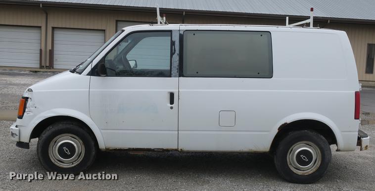 image for item EO9481 1990 Chevrolet Astro van