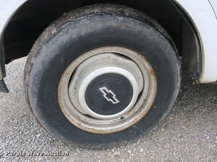 image for item EO9481 1990 Chevrolet Astro van