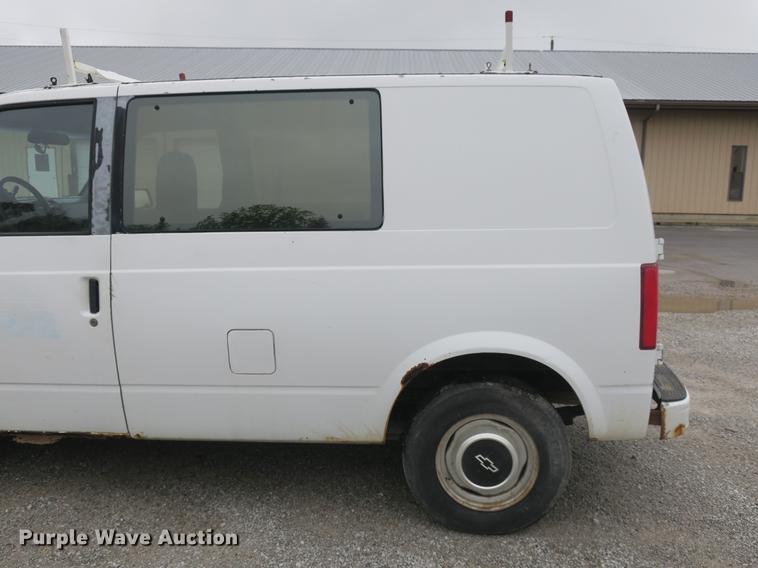 image for item EO9481 1990 Chevrolet Astro van