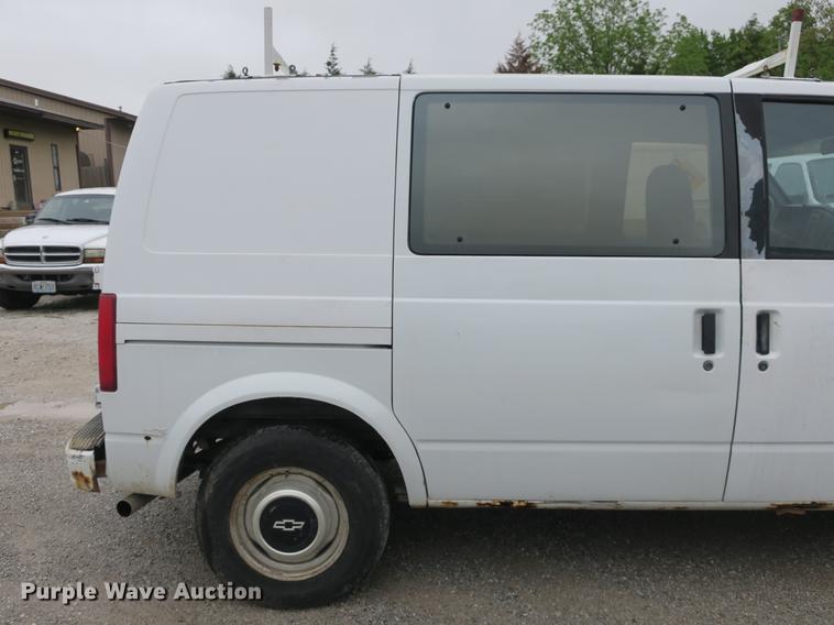 image for item EO9481 1990 Chevrolet Astro van