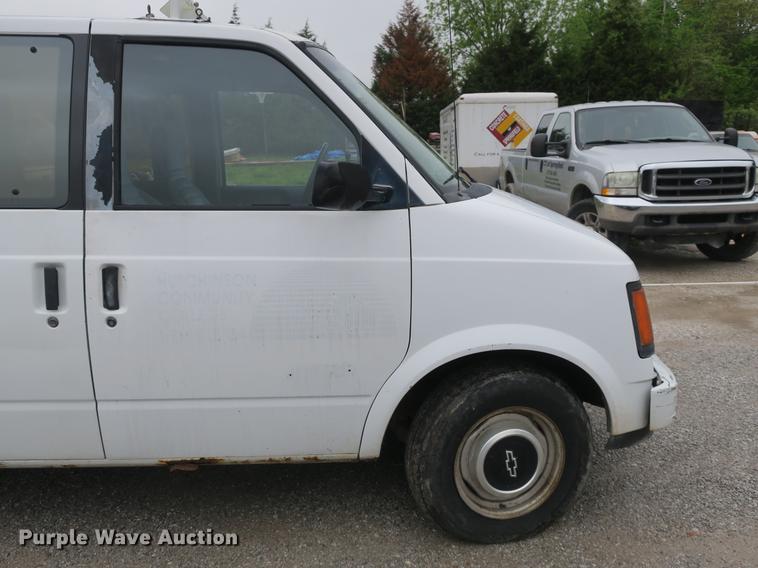 image for item EO9481 1990 Chevrolet Astro van