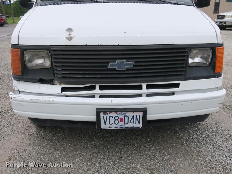 image for item EO9481 1990 Chevrolet Astro van