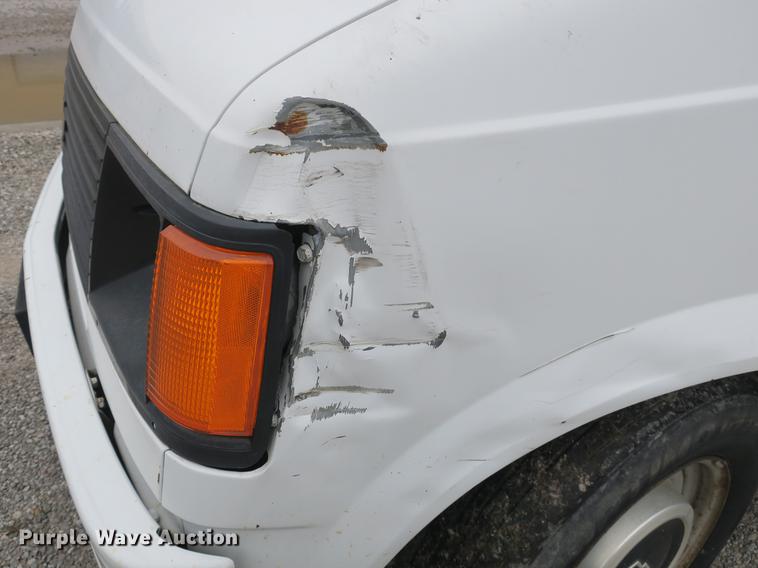 image for item EO9481 1990 Chevrolet Astro van