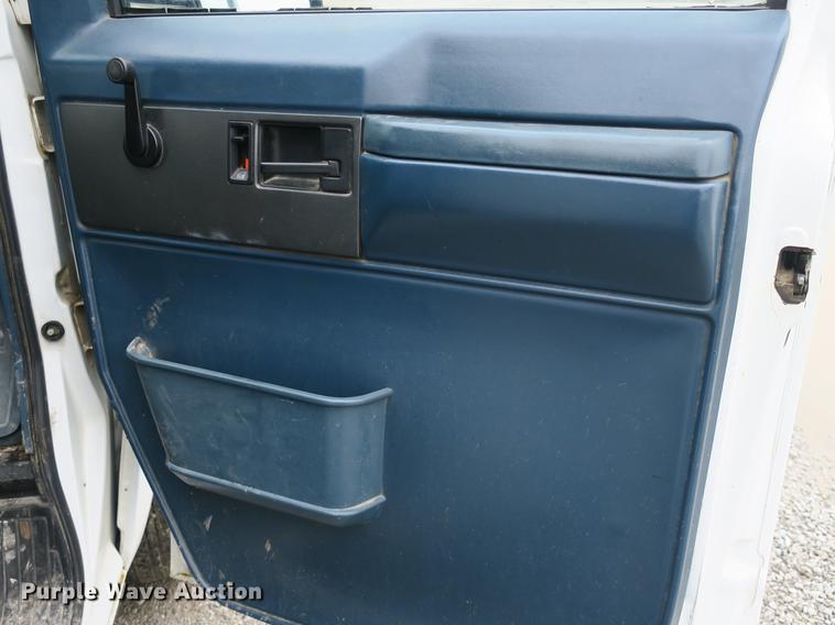 image for item EO9481 1990 Chevrolet Astro van