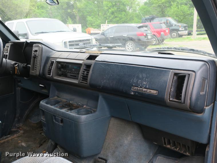image for item EO9481 1990 Chevrolet Astro van