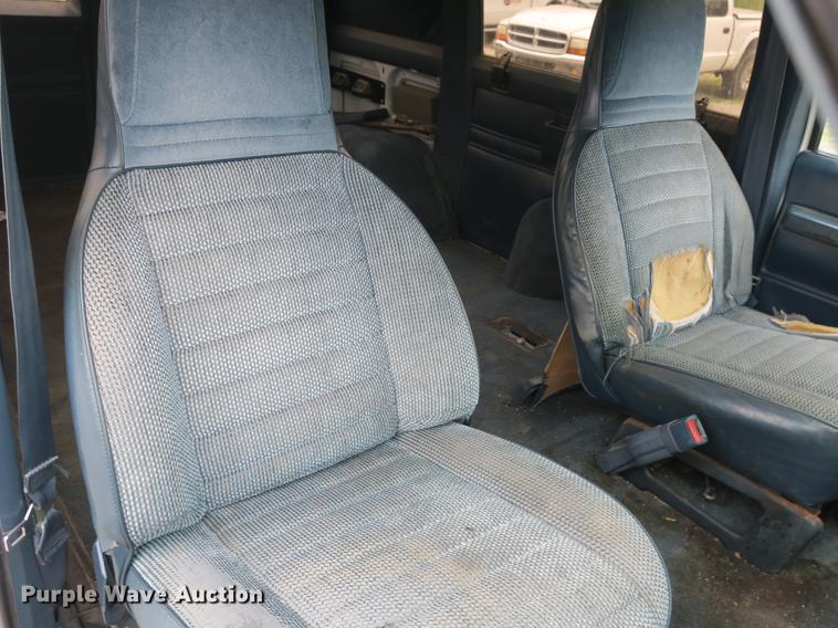 image for item EO9481 1990 Chevrolet Astro van