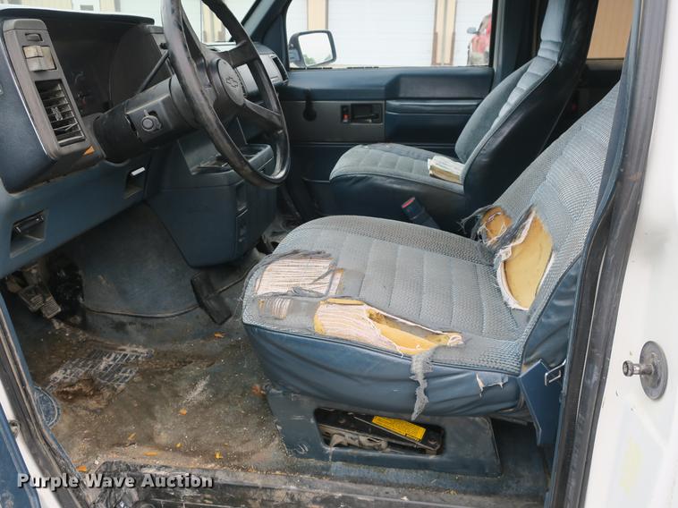 image for item EO9481 1990 Chevrolet Astro van