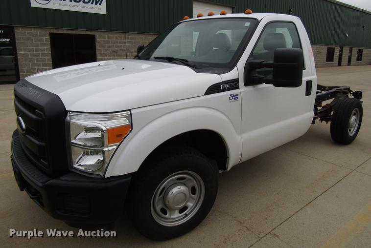 image for item EU9624 2014 Ford F350 Super Duty pickup truck cab and chassis