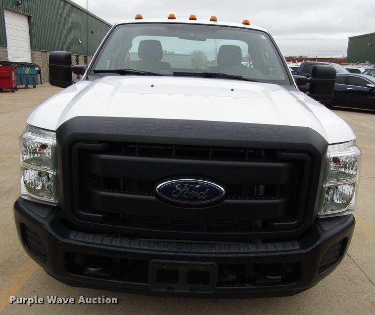image for item EU9624 2014 Ford F350 Super Duty pickup truck cab and chassis