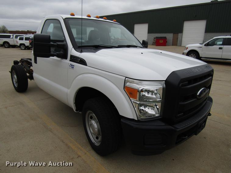 image for item EU9624 2014 Ford F350 Super Duty pickup truck cab and chassis