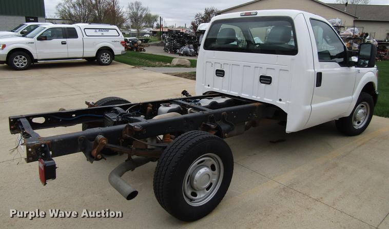 image for item EU9624 2014 Ford F350 Super Duty pickup truck cab and chassis