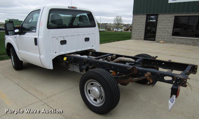 image for item EU9624 2014 Ford F350 Super Duty pickup truck cab and chassis