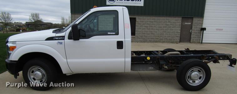 image for item EU9624 2014 Ford F350 Super Duty pickup truck cab and chassis
