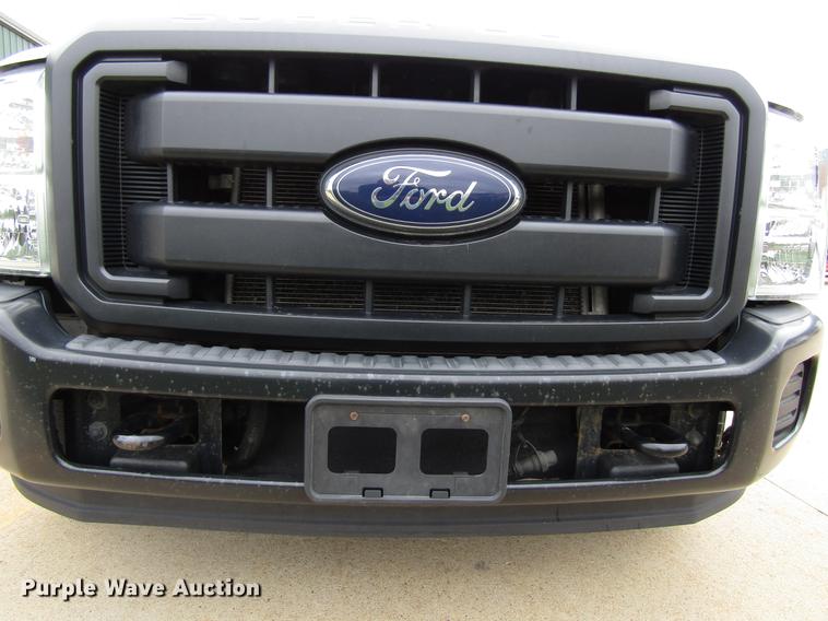 image for item EU9624 2014 Ford F350 Super Duty pickup truck cab and chassis