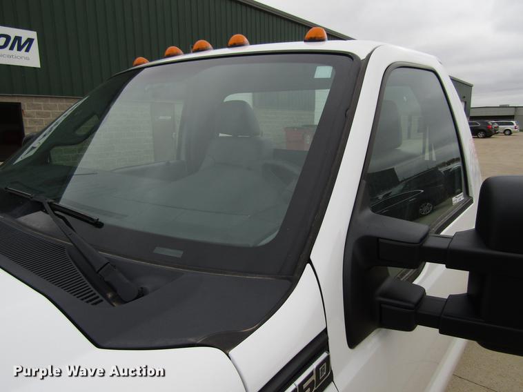 image for item EU9624 2014 Ford F350 Super Duty pickup truck cab and chassis