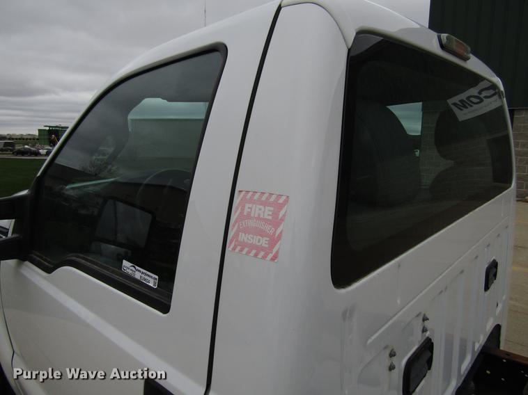 image for item EU9624 2014 Ford F350 Super Duty pickup truck cab and chassis