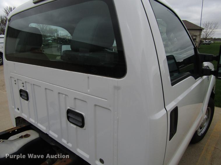image for item EU9624 2014 Ford F350 Super Duty pickup truck cab and chassis