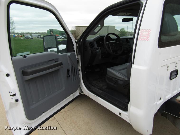 image for item EU9624 2014 Ford F350 Super Duty pickup truck cab and chassis