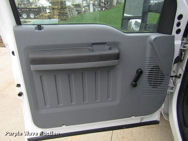 image for item EU9624 2014 Ford F350 Super Duty pickup truck cab and chassis